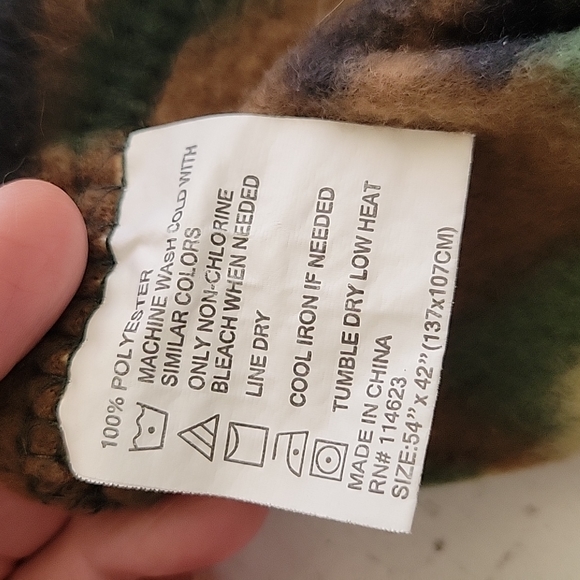 "ON TV" SNUGGIE GREEN CAMO KIDS SNUGGIE, "SNUGGIE FOR KIDS AS "SEEN ON TV FAME" - Picture 4 of 8